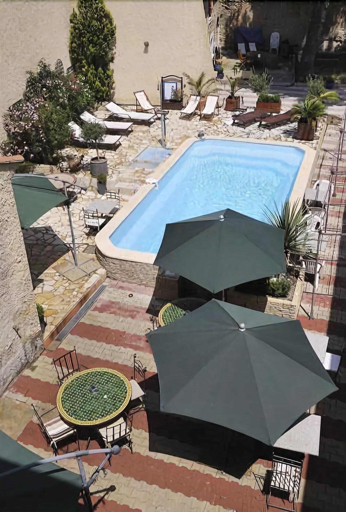 Hotel La Bastide D'Entraigues Entraigues-sur-la-Sorgue Exterior foto