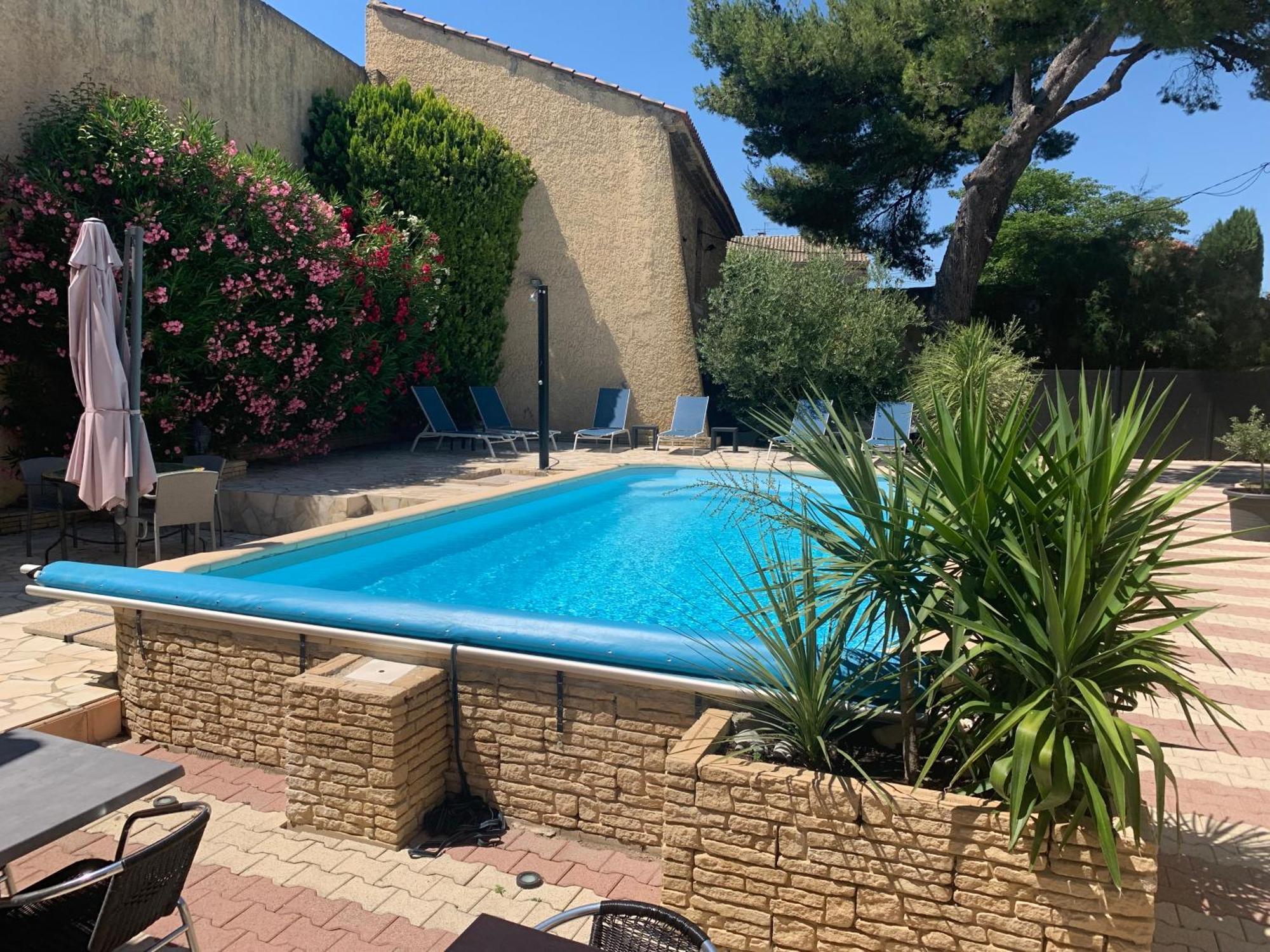 Hotel La Bastide D'Entraigues Entraigues-sur-la-Sorgue Exterior foto
