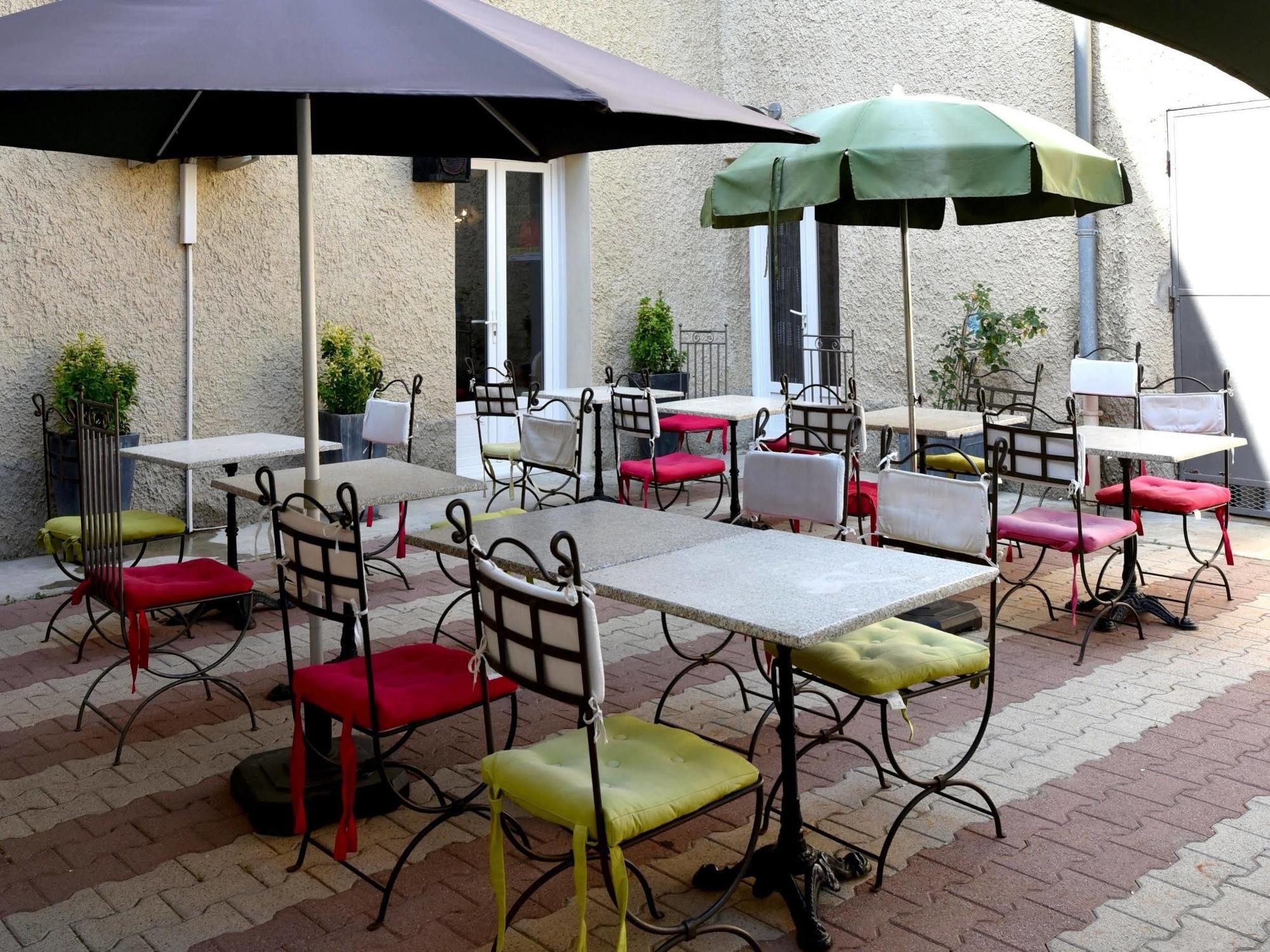 Hotel La Bastide D'Entraigues Entraigues-sur-la-Sorgue Exterior foto