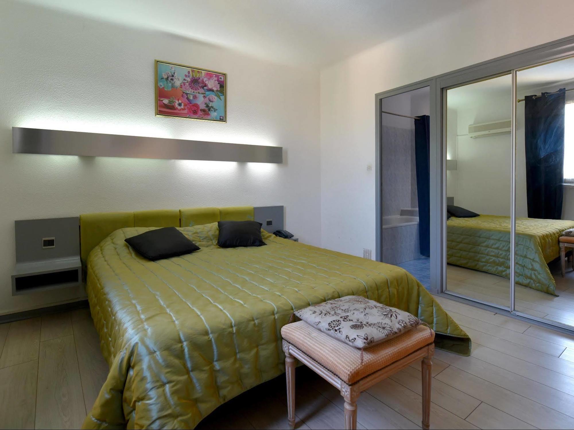 Hotel La Bastide D'Entraigues Entraigues-sur-la-Sorgue Exterior foto