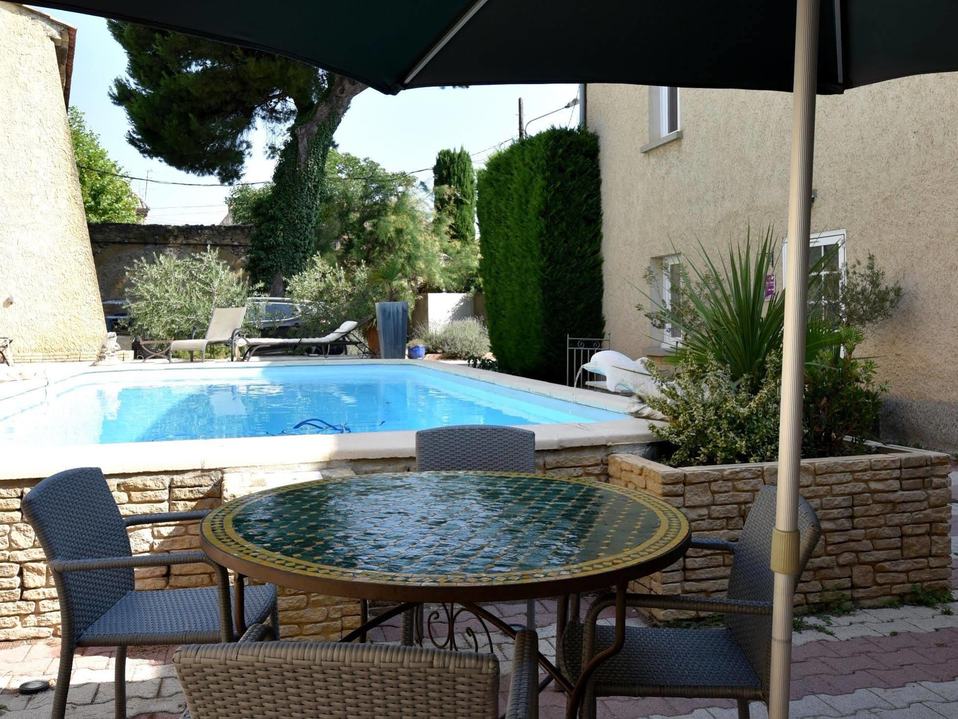 Hotel La Bastide D'Entraigues Entraigues-sur-la-Sorgue Exterior foto